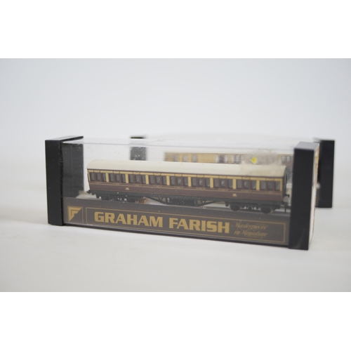 174 - Graham farish 0614 x2 Coaches and 2 Grafar railways coaches boxed n gauge look to be in good conditi... 