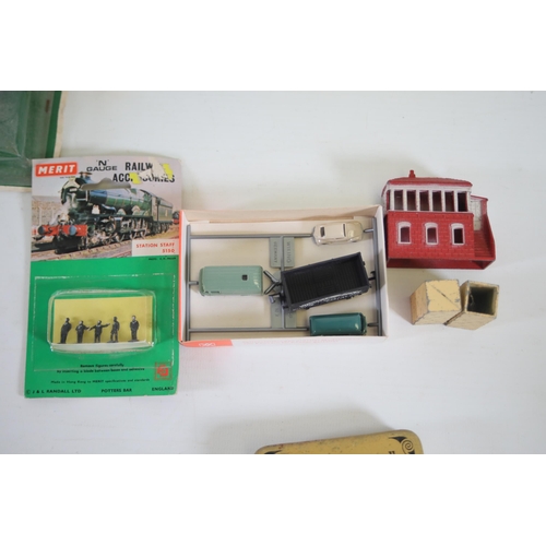 175 - 2 Boxed Grafar railway goods wagons 1 Merit railway accessories station staff 5150 a small red fire ... 