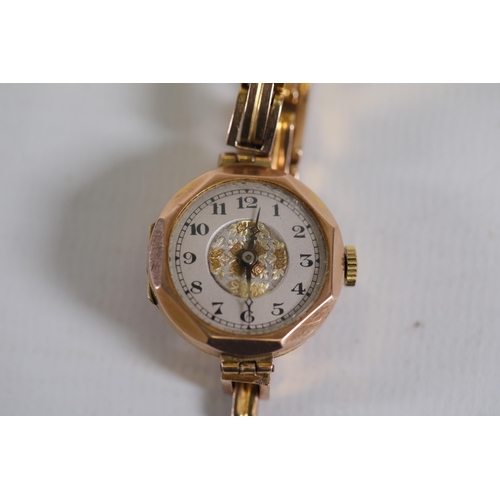 204 - A lovely 9ct ladies watch with Albion ACC9C bracelet, full weight 20.39 grams