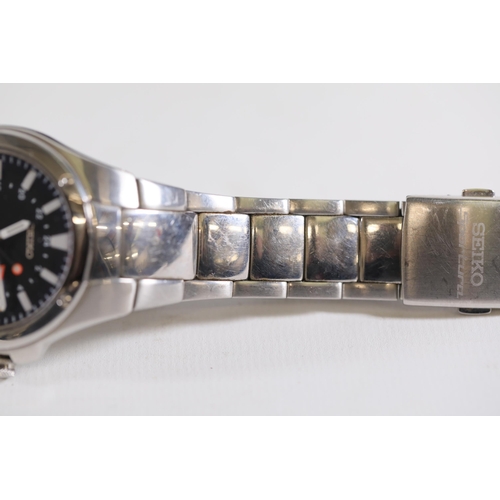 231 - Seiko Perpetual calendar 100m 8F56-0090 watch, with case and a couple of spare links. (A/F) possibly... 