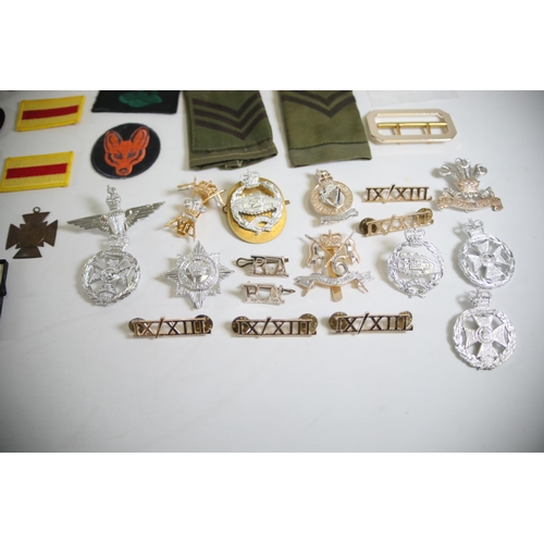 237 - 37 Cap badges from various Countries including Britain, Canada, Germany Poland & France, Various Sho... 