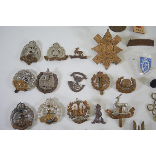 237 - 37 Cap badges from various Countries including Britain, Canada, Germany Poland & France, Various Sho... 