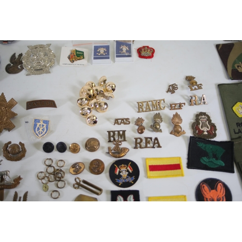 237 - 37 Cap badges from various Countries including Britain, Canada, Germany Poland & France, Various Sho... 