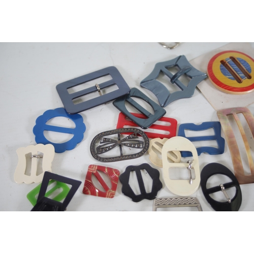 54 - Lovely collection of vintage and retro shoe buckles and belt buckles.