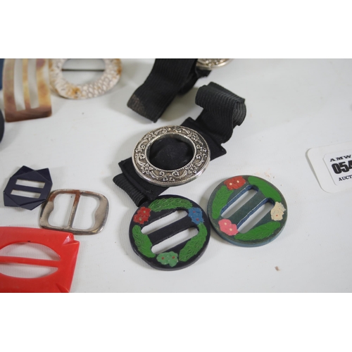 54 - Lovely collection of vintage and retro shoe buckles and belt buckles.