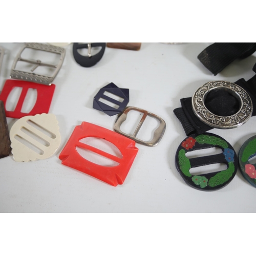 54 - Lovely collection of vintage and retro shoe buckles and belt buckles.