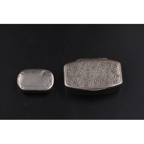 85 - 3x Silver pill boxes 1 is a Vinaigrette unfortunately has a broken hinge and missing its grill  mark... 