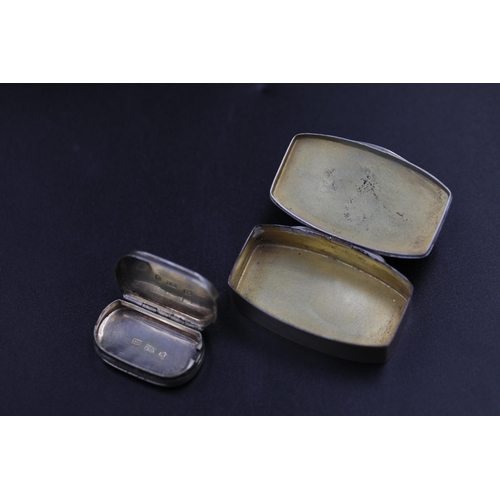 85 - 3x Silver pill boxes 1 is a Vinaigrette unfortunately has a broken hinge and missing its grill  mark... 