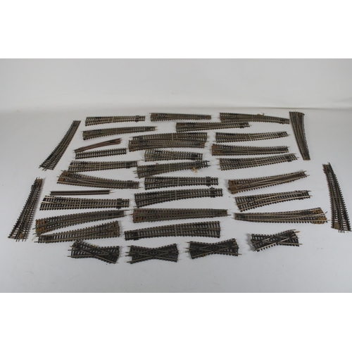 103 - Selection of oo gauge used track points and cross sections.