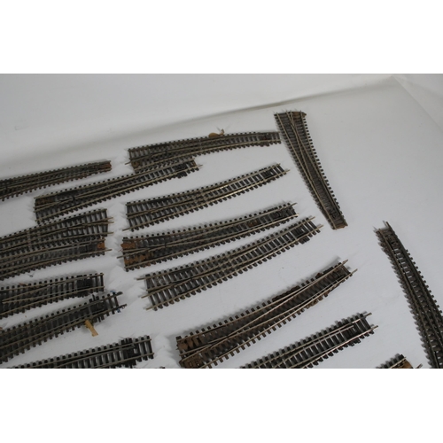 103 - Selection of oo gauge used track points and cross sections.