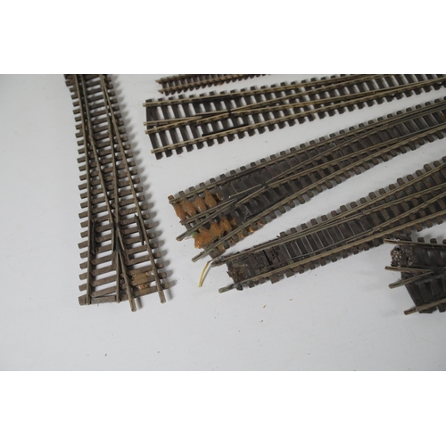 103 - Selection of oo gauge used track points and cross sections.