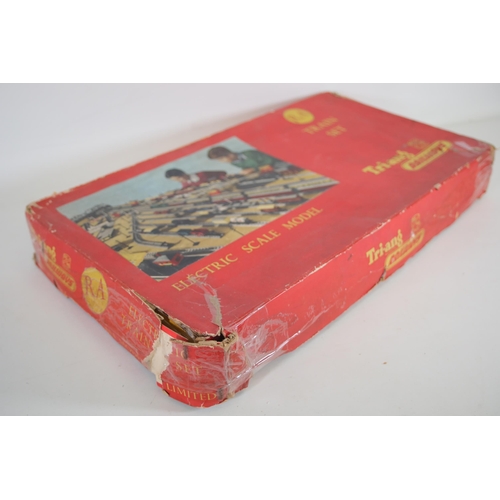 106 - Princess Elizabeth Boxed 1960s train set. Locomotive works with 2 carriages with track, 15 pieces 00... 