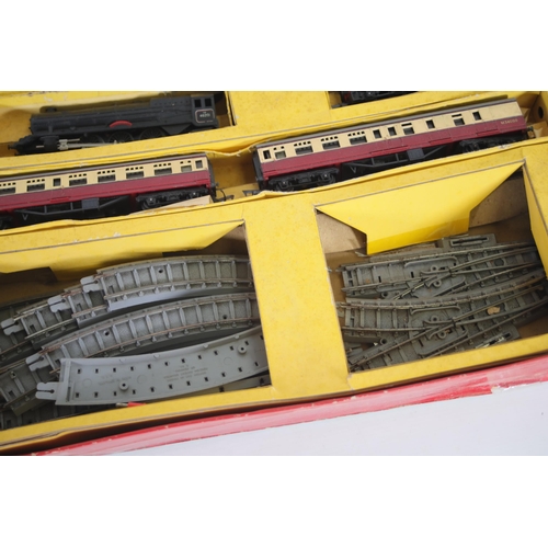 106 - Princess Elizabeth Boxed 1960s train set. Locomotive works with 2 carriages with track, 15 pieces 00... 