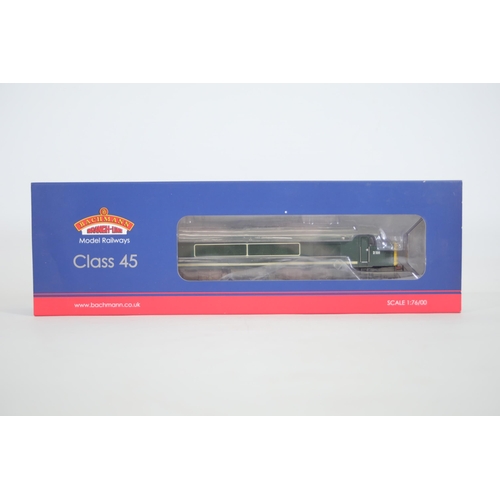 107 - Bachman OO Gauge Green D108 Class 45 Diesel locomotive. Boxed, excellent used condition, Weathered E... 