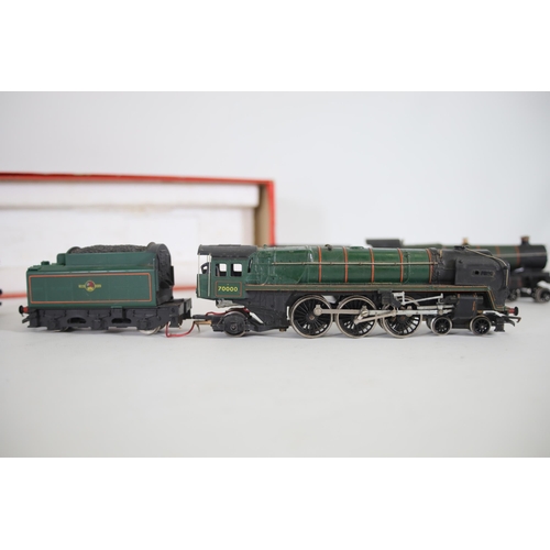 113 - 1 Hornby Britannia Oliver Cromwell Boxed Locomotive in working order. 2 Locomotives Panier Tankers b... 