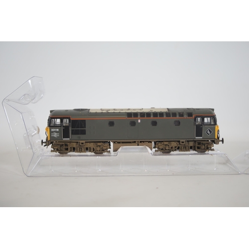 117 - Heljan Class 33/1 33116 box code 33571 Diesel Locomotive OO Gauge in engineers grey, both train and ... 