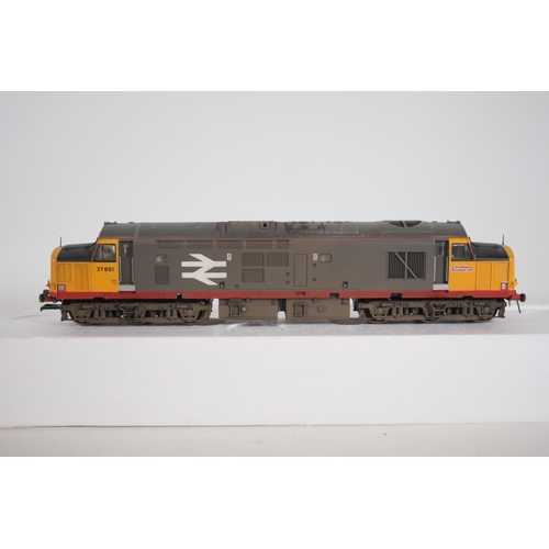 119 - Bachman 37681 Rail freight  Locomotive Diesel OO gauge The box is nearly correct it unfortunately ha... 