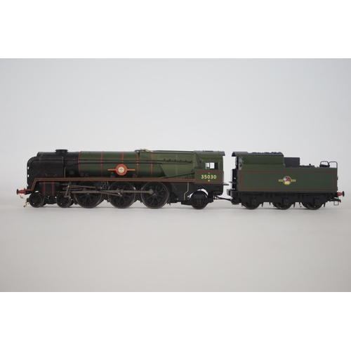 123 - Hornby late BR Merchant Navy Class Elder Dempster lines, 35030 oo Gauge, Tender driven in excellent ... 