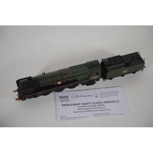 123 - Hornby late BR Merchant Navy Class Elder Dempster lines, 35030 oo Gauge, Tender driven in excellent ... 