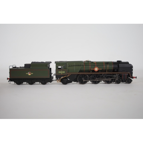 123 - Hornby late BR Merchant Navy Class Elder Dempster lines, 35030 oo Gauge, Tender driven in excellent ... 