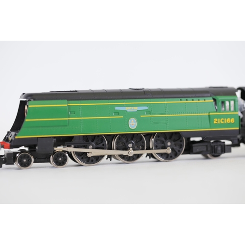 127 - SR Battle of Britain Class Spitfire Hornby Steam Locomotive OO Gauge. Locomotive in excellent used c... 