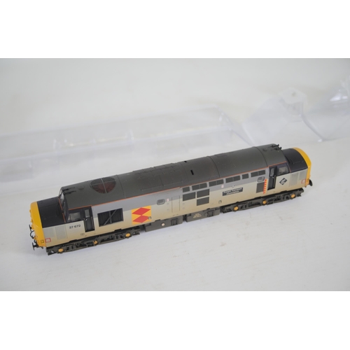 131 - Bachmann Class 37 37672 Freight Transport Association OO Gauge, in box. Locomotive in very good cond... 