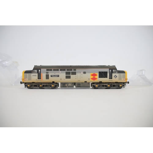 131 - Bachmann Class 37 37672 Freight Transport Association OO Gauge, in box. Locomotive in very good cond... 