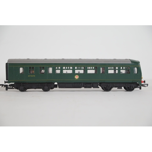 152 - 2 Hornby BR Green DMU Coaches Front and Back Locomotives, not boxed. Both Locomotives appear to be i... 