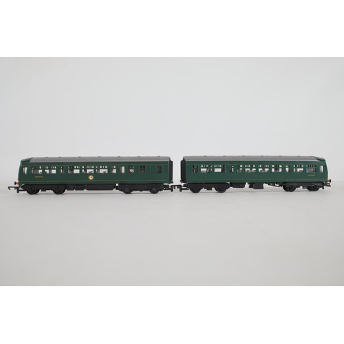 152 - 2 Hornby BR Green DMU Coaches Front and Back Locomotives, not boxed. Both Locomotives appear to be i... 