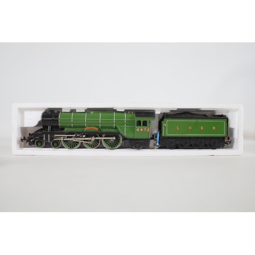 153 - 2 Hornby Locomotives Flying Scotsman Green LNER OO Gauge. 1 of the Locomotives has a complete box wi... 