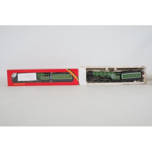 153 - 2 Hornby Locomotives Flying Scotsman Green LNER OO Gauge. 1 of the Locomotives has a complete box wi... 