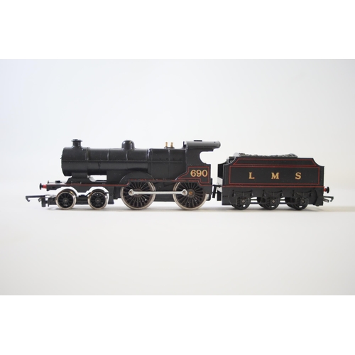 154 - OO Gauge Locomotives, 1 Hornby 1 Airfix LMS 690 Caerphilly Castle 4037. Only 1 has its Hornby box. B... 