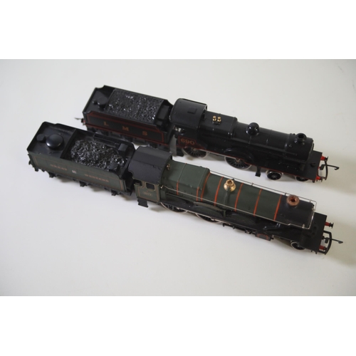 154 - OO Gauge Locomotives, 1 Hornby 1 Airfix LMS 690 Caerphilly Castle 4037. Only 1 has its Hornby box. B... 