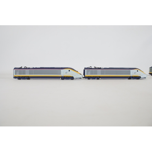 156 - Eurostar Hornby Set 2 Locomotives and 2 Carriages 3220 3219 OO Gauge. Not Boxed,  used condition and... 