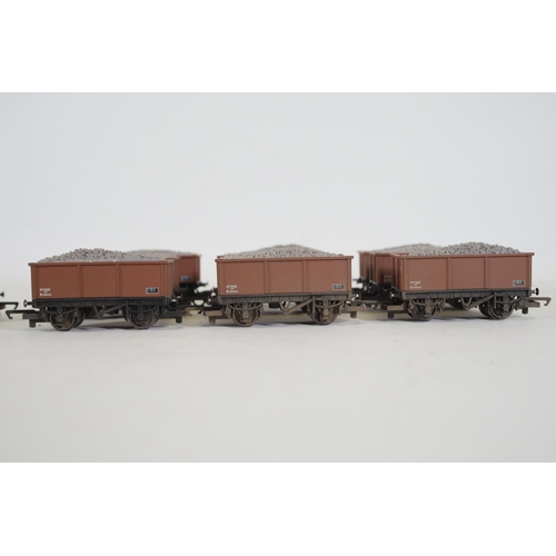 160 - 10x Hornby 26 tonne full Stone Carriers OO Gauge Goods Wagons. All of these carriers appear to be in... 