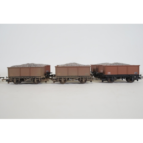 160 - 10x Hornby 26 tonne full Stone Carriers OO Gauge Goods Wagons. All of these carriers appear to be in... 