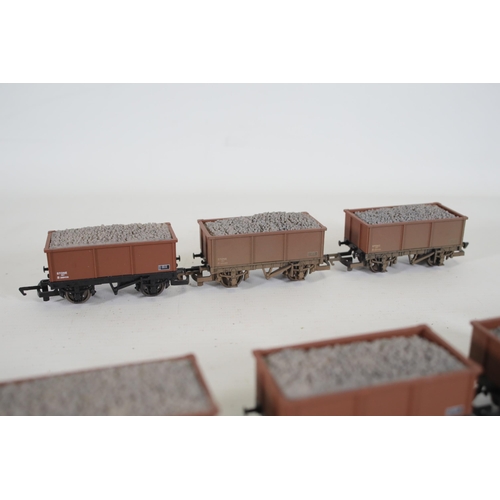 160 - 10x Hornby 26 tonne full Stone Carriers OO Gauge Goods Wagons. All of these carriers appear to be in... 