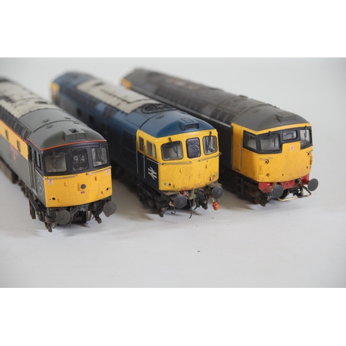 172 - 3 HelJan OO Gauge Locomotives. These trains appear to be in good used condition, some glue is visibl... 