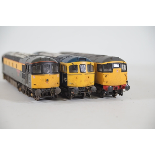 172 - 3 HelJan OO Gauge Locomotives. These trains appear to be in good used condition, some glue is visibl... 