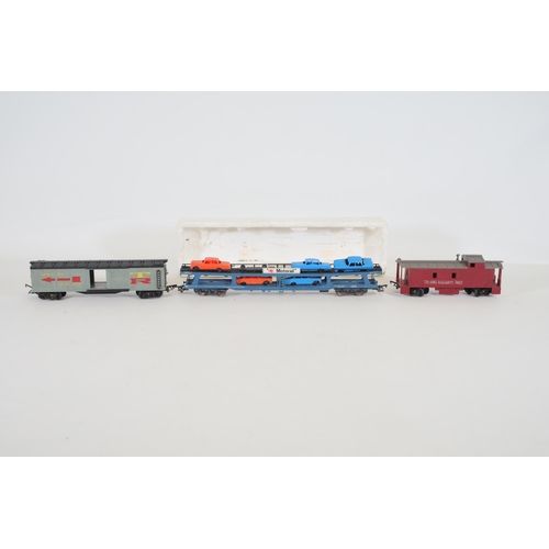 181 - Selection of OO Gauge Decorations and Goods Wagons plus some Locomotive spares. This lot consists of... 