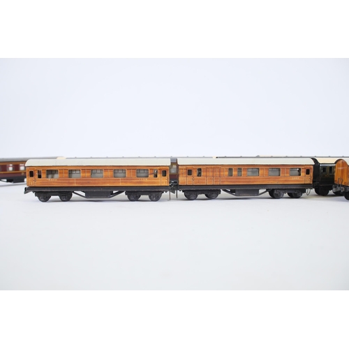 183 - 14 Tin Plate Carriages OO Gauge. 2x Hornby Dublo. All of the carriages look to be in average used co... 