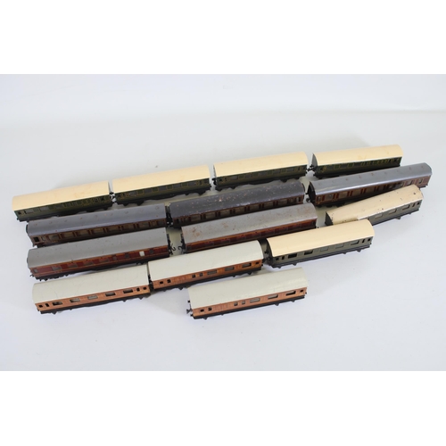 183 - 14 Tin Plate Carriages OO Gauge. 2x Hornby Dublo. All of the carriages look to be in average used co... 