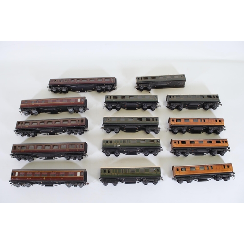 183 - 14 Tin Plate Carriages OO Gauge. 2x Hornby Dublo. All of the carriages look to be in average used co... 