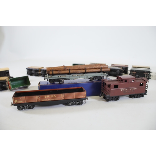 184 - Large selection of tin plate 00 Gauge Goods Carriers and Wagons some of which are Hornby / Meccano, ... 