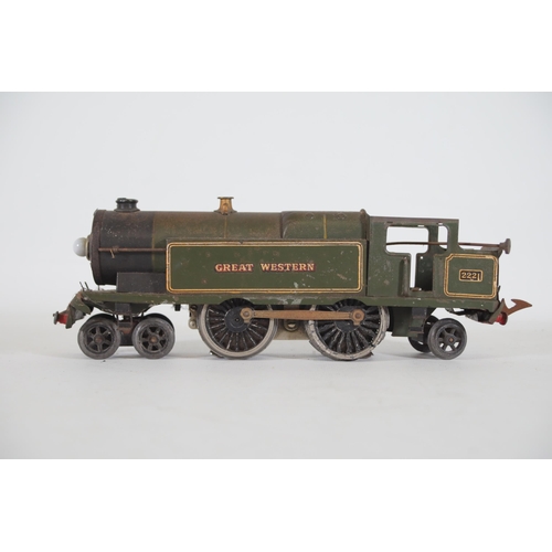 187 - O Gauge Large Great Western Railway Locomotive Green. It's in need of a service as its not running c... 