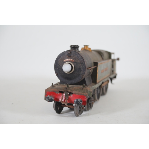 187 - O Gauge Large Great Western Railway Locomotive Green. It's in need of a service as its not running c... 