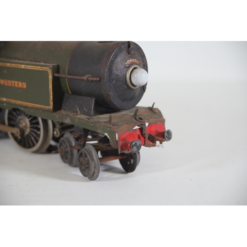 187 - O Gauge Large Great Western Railway Locomotive Green. It's in need of a service as its not running c... 