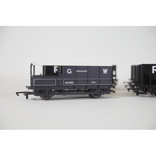 189 - 12 OO Gauge Good Transporters Rocket Railways Roberts 20 Ton Wagons x9, all in good condition, and 2... 