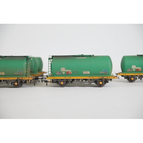 192 - 12 Aviation Fuel Containers Bachmann OO Gauge Green Oil Transporters All appear to be in good used c... 