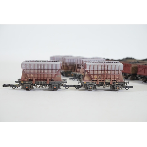 194 - 17 Bachmann OO Gauge Mineral Transportation Wagons Bulk Cement Carriers. Lot consists of 5x 16 ton m... 